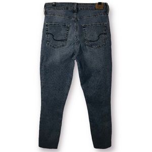 SIGNATURE LEVI STAUSS. Totally Shaping High-Rise Skinny Blue Jean. Raw Hem.